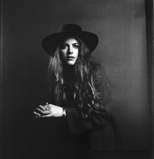 Glitter in the Name Keren Wouter Hamel presenteert zijn nieuwe album Amaury deze 