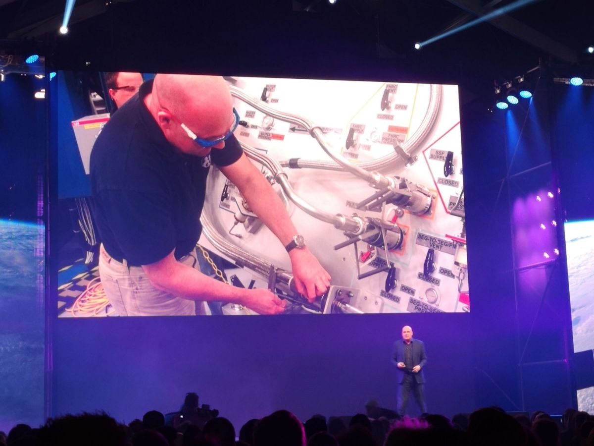 André Kuipers on the main stage of TNW conference