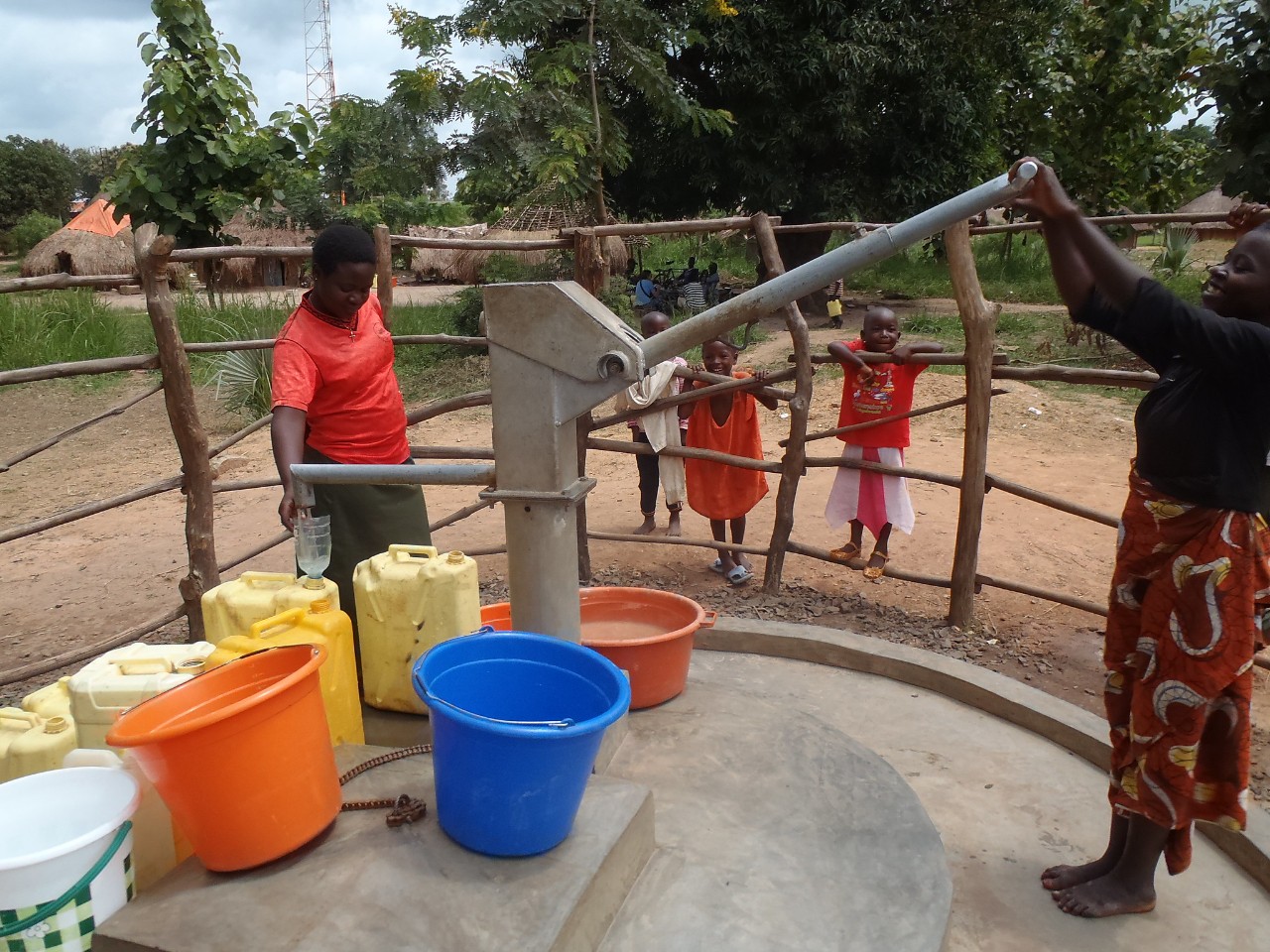 Locals use water services installed by EU Civil Protection Agency. Photo: EC/ECHO/Damien Blanc