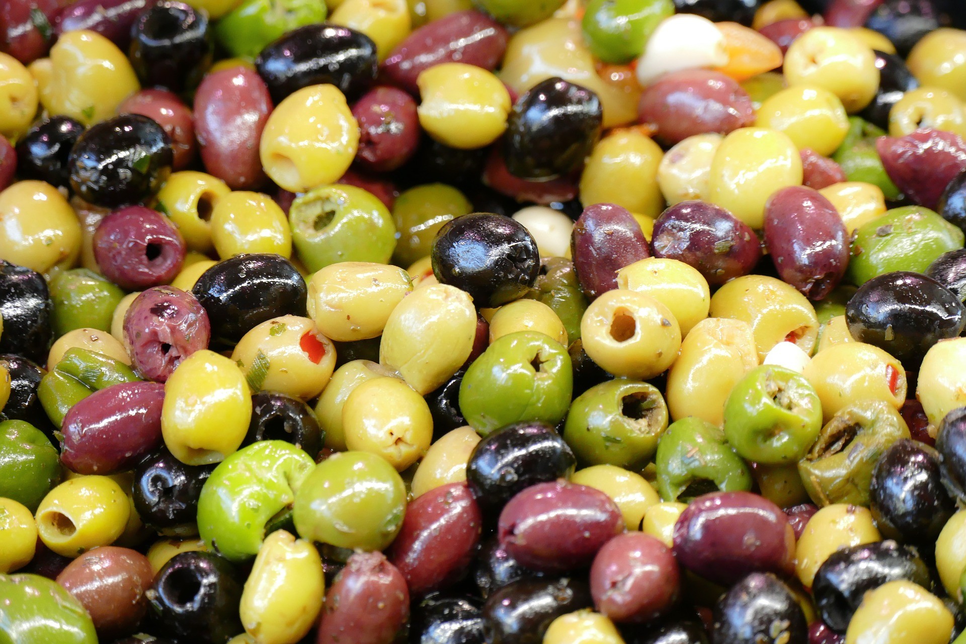 Perfectly vegan olives not ruined by tuna